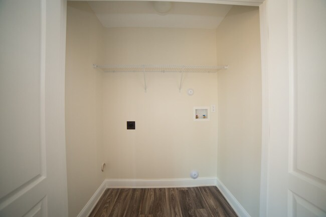 Building Photo - 10 Golden Poppy Lane