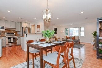 Building Photo - 21 Swan Ave