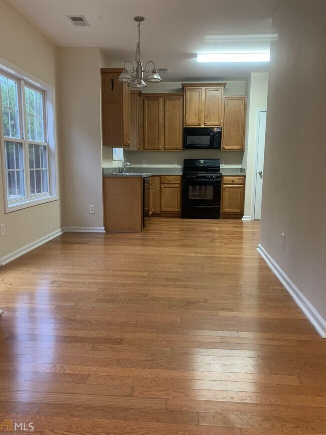 Building Photo - 112 Omega Ct