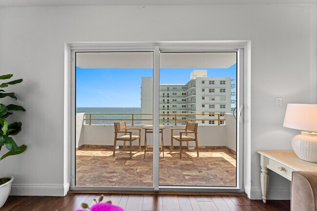Foto del edificio - 1630 N Ocean Blvd