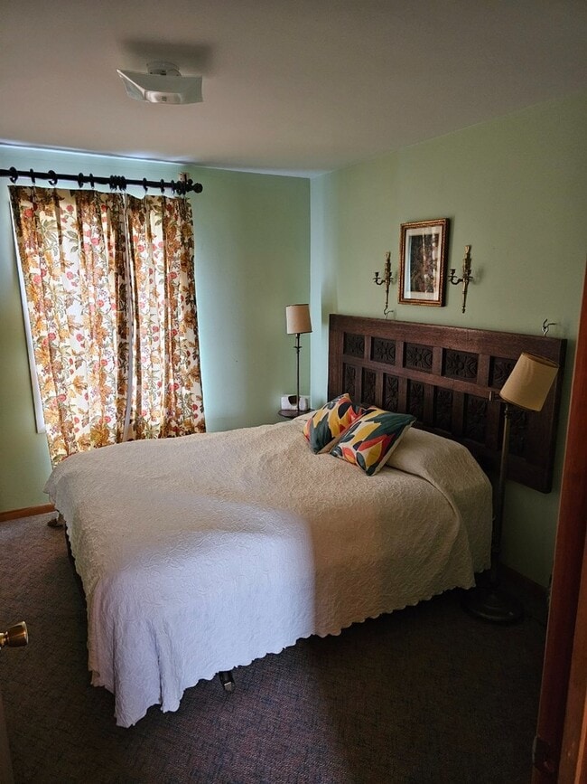 Foto del edificio - 724 Petite Lake Rd