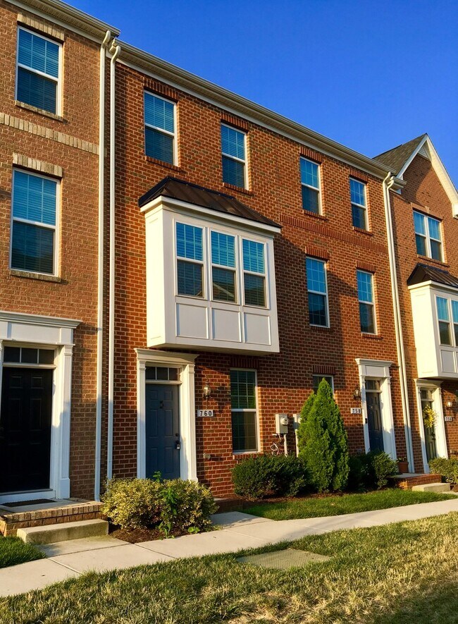 Foto del edificio - Charming 2Bed/2.5Bath in Greektown, MD!