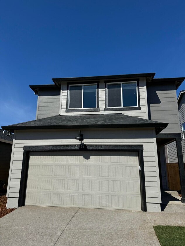 Primary Photo - 4 bedroom 2.5 bathroom in Marcola Meadows!