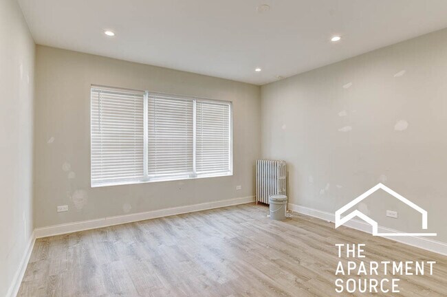 Foto del edificio - 4457 W Diversey Ave