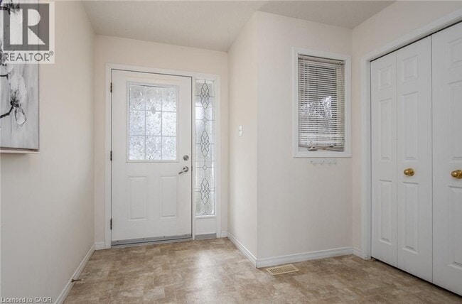 Building Photo - 570 Woolgrass Ave