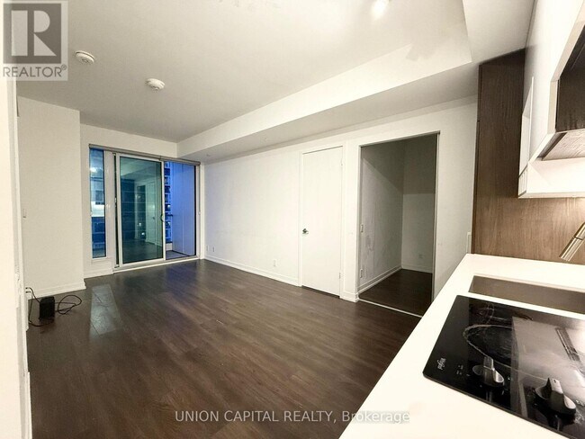 Photo du bâtiment - 5 Buttermill Ave.