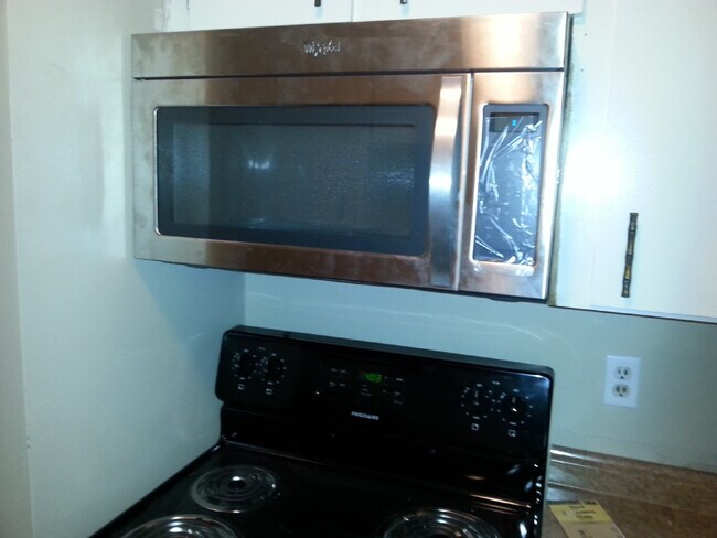 Building Photo - Berry Tree