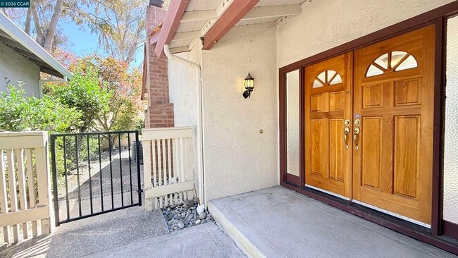Building Photo - 750 N Paradise Valley Ct