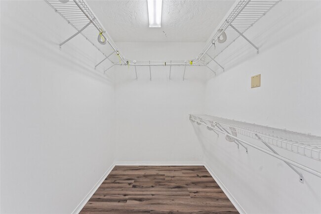 Foto del edificio - 9723 Cedar Bluff Dr