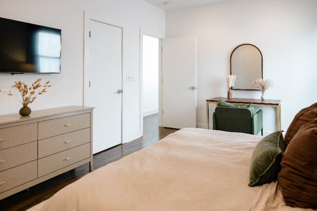 Building Photo - 407b 35th Ave N