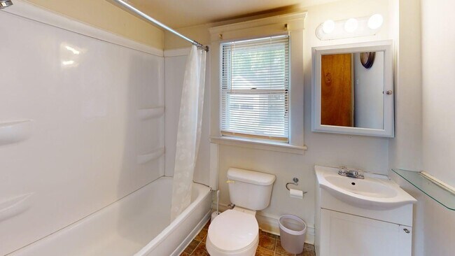 Foto del edificio - 717 Dewey Ave