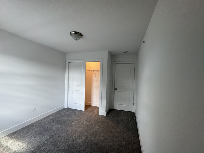 Building Photo - 203 8th St