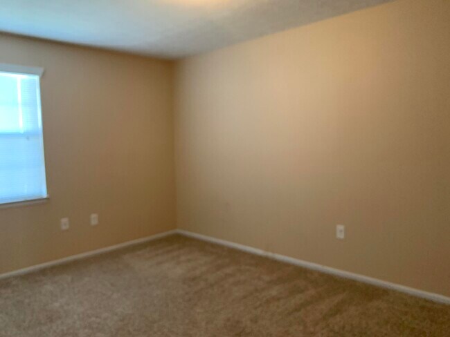 Building Photo - 719 S Berthe Ave