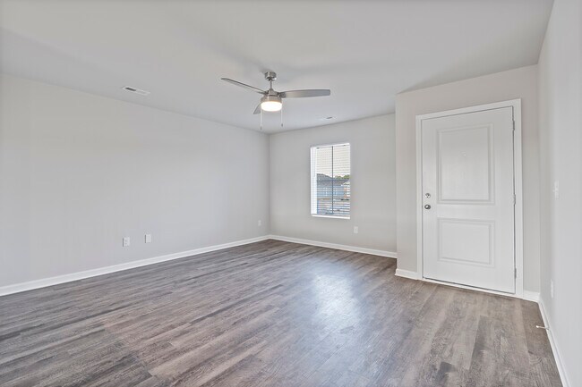 Foto del edificio - 4020 Ryan Dr SW