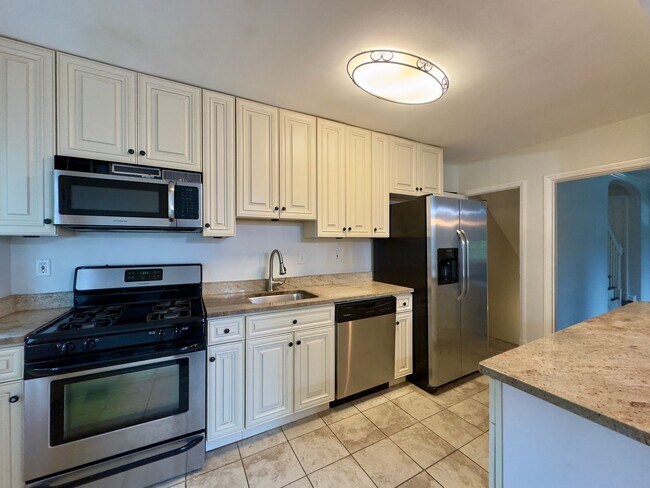Foto del edificio - Charming 3 Bedroom/2 Bathroom Townhome in ...