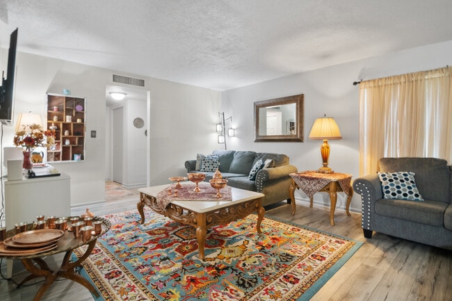 Photo - 2811 SW Archer Rd Apartment