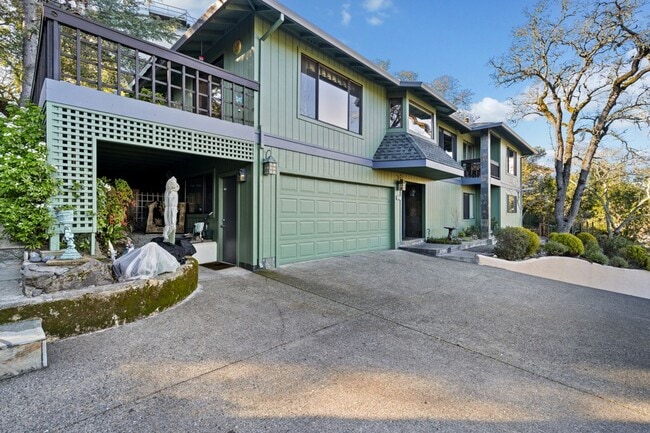 Building Photo - Breathtaking Views & Luxurious Furnished Rental in Oakmont's 55+ Community!