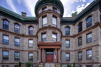 Building Photo - 2400 Baynard Blvd