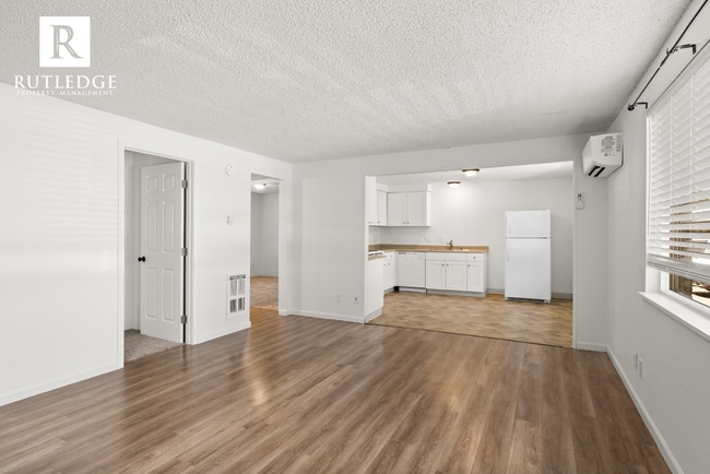 Building Photo - Centrally Located Apartment in East Medford