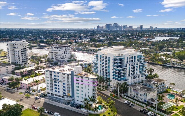 Foto del edificio - 720 Bayshore Dr