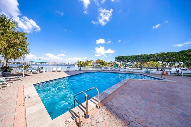 Foto del edificio - 2841 NE 163rd St