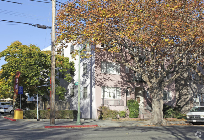 Building Photo - Central Apartments