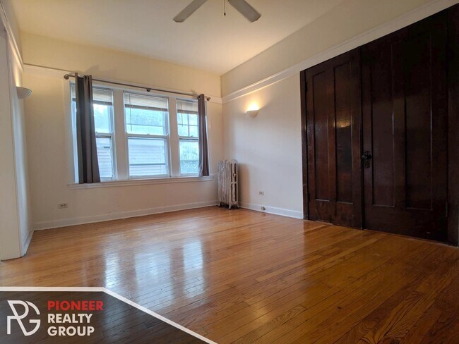 Foto del edificio - 822 W Waveland Ave