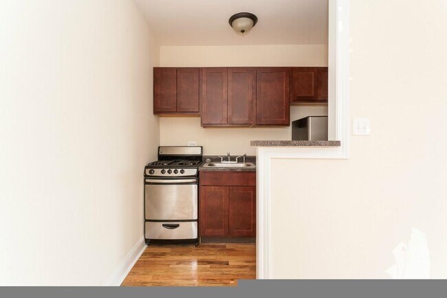 Foto del edificio - 818 W Diversey Pky