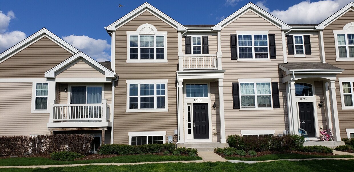 1693 Sandcastle Ln, Pingree Grove, IL 60140 Condo for Rent in Pingree