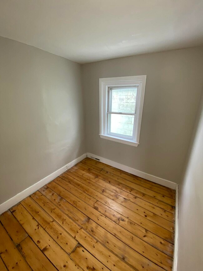 Building Photo - 2127 2nd Ave