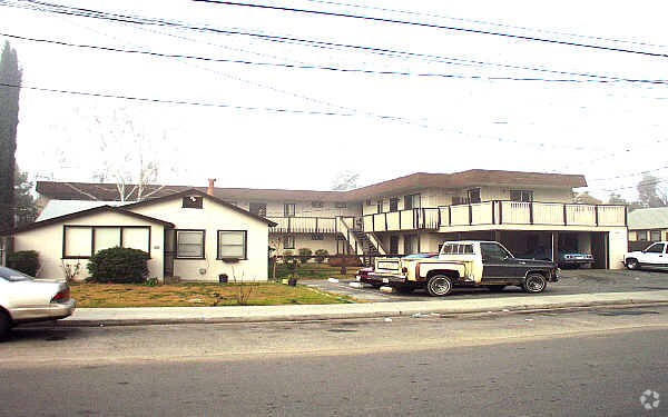Building Photo - Kenwood Apartments