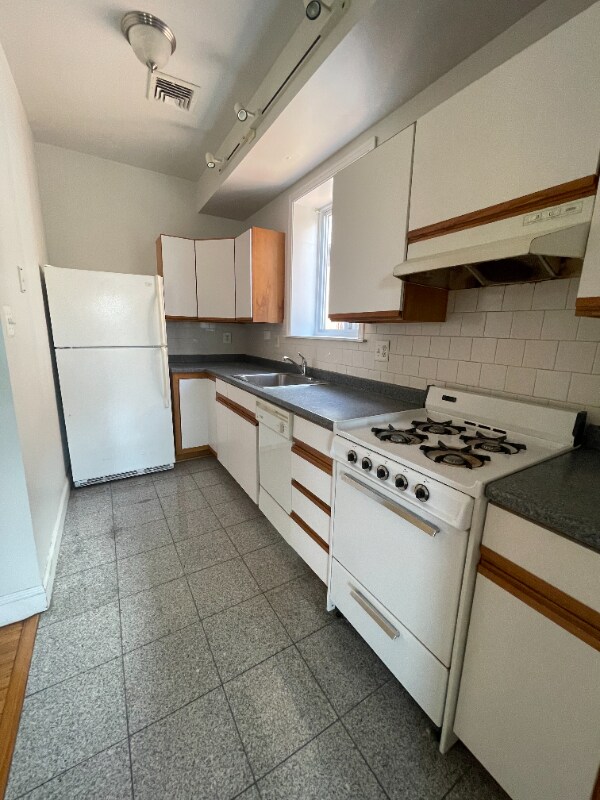 Building Photo - 4608 Spruce St