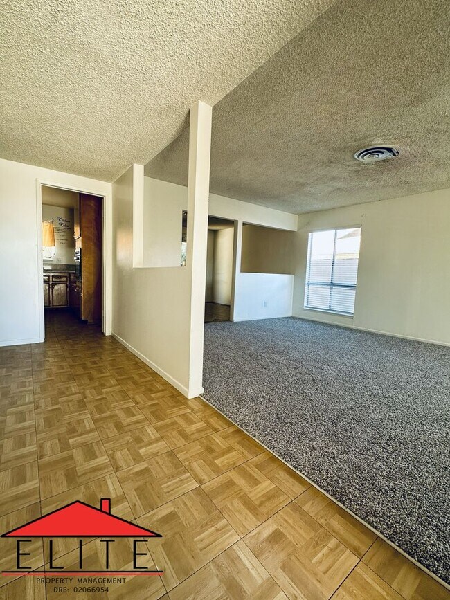 Foto del edificio - AVAILABLE NOW!