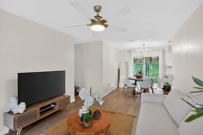 Foto del edificio - 6908 Pondsdale Ln