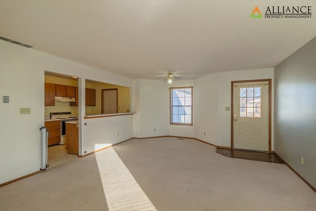 Building Photo - Willow Ln. 2313 - 15