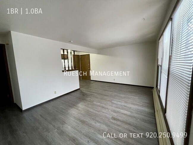 Building Photo - Recently Renovated 1 Bedroom 1 Bath Apartm...