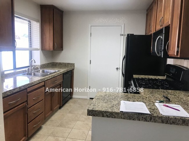Foto del edificio - LEASED--2 bedroom House in Antelope