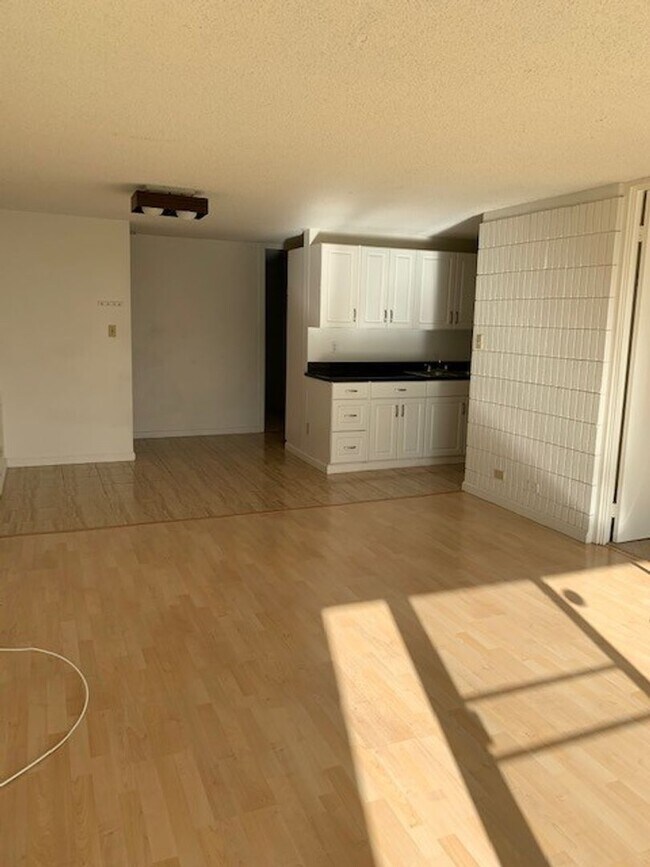 Foto del edificio - Three Regents Condo - 3 bedrooms, 2 bath, ...