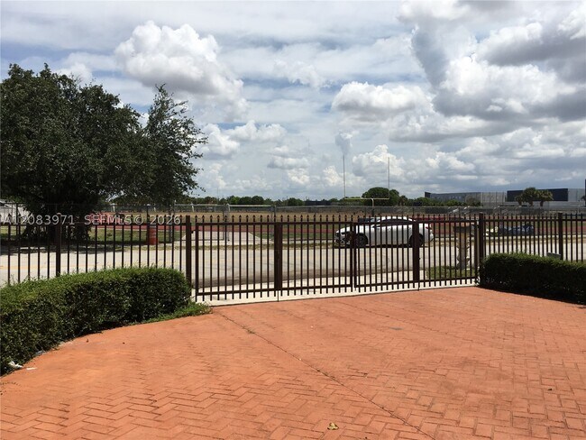 Foto del edificio - 16180 SW 60th St
