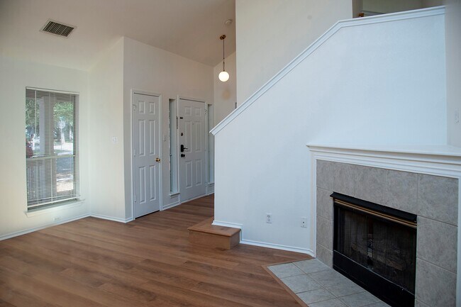 Building Photo - 140 Schmidt