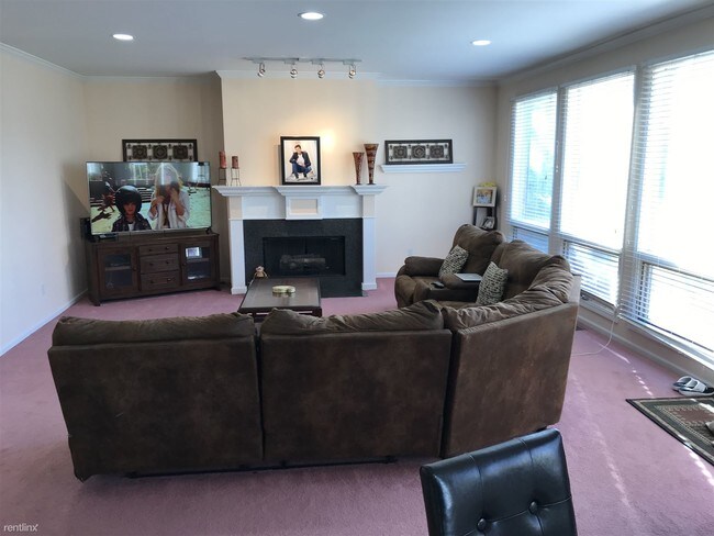 Building Photo - 4 br, 4 bath House - 6590 Shadowood Dr