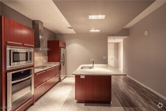 Building Photo - 4471 Dean Martin Dr