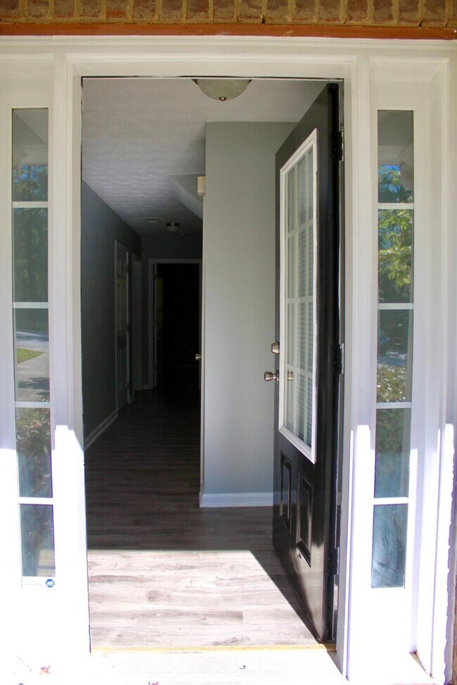 Photo - 1701 Redan W House