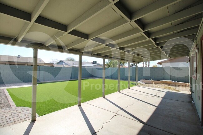 Foto del edificio - 8503 W Golden Ln