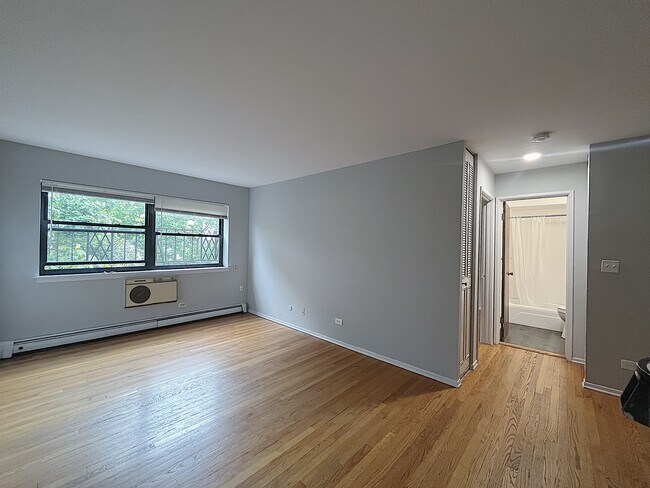 Foto del edificio - 2828 N Cambridge Ave