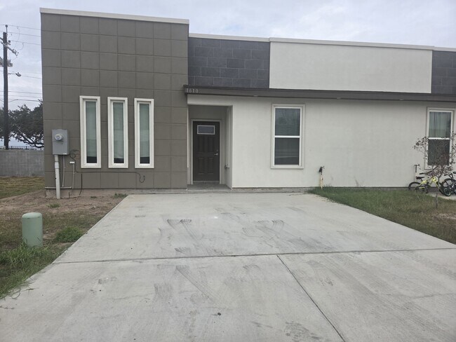 Foto del edificio - 1610 W B St