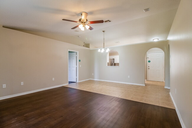 Building Photo - 559 Grand Royal Cir