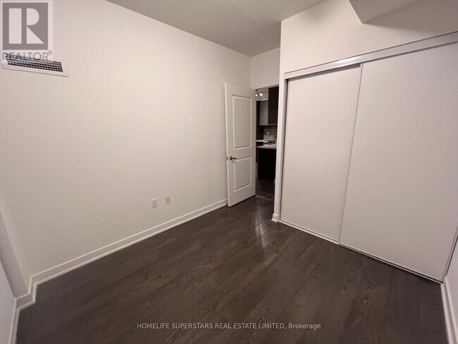 Building Photo - 4699-4699 Glen Erin Dr