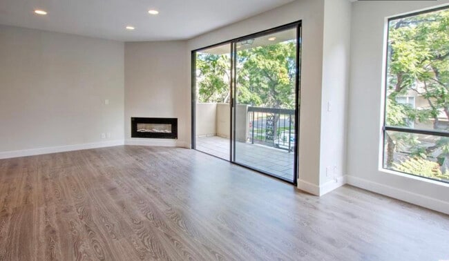 Foto del edificio - 423 N Palm Dr