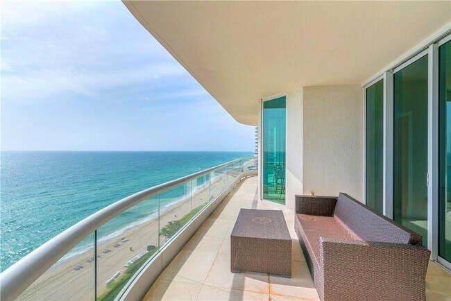 Building Photo - 16051 Collins Ave